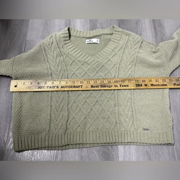 Hollister Cable Knit V-Neck Cropped Sweater Olive Green Women’s Size XS - Picture 7 of 7